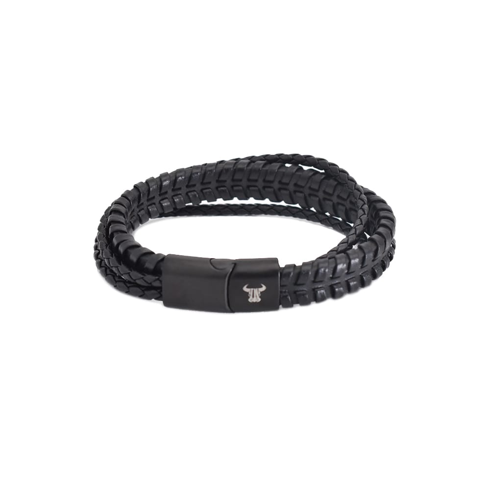 Comment porter des bracelets en cuir pour un look casual-chic